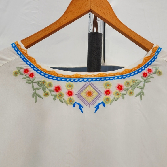 Cream & Mulit Hued Embroidered Boho 2XL tunic - Picture 6 of 9